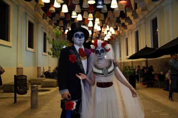 Embajada de México celebra concurso de catrinas