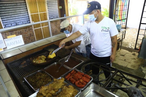 Los sabores y artesanías de la Plaza Típica ya están disponibles