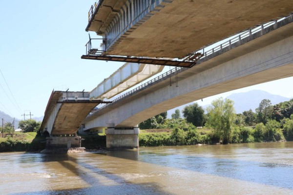 Por fin inician trabajos de reparación del puente La Democracia