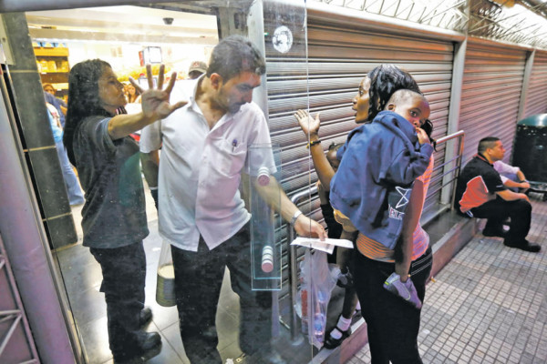 Venezuela cumple con Wall Street pero no le paga a muchas firmas