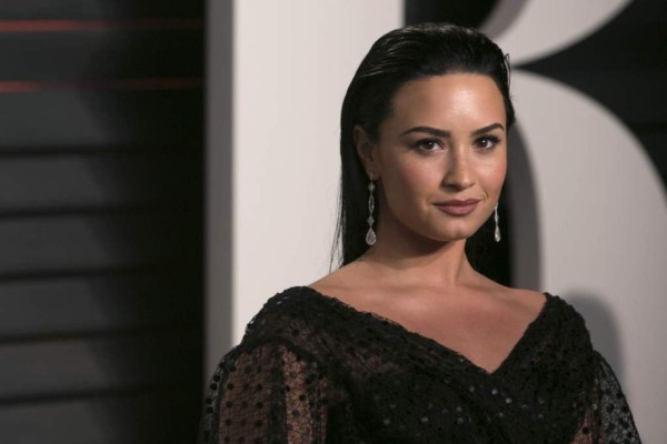 Demi Lovato abandona la clínica de desintoxicación para tratarse en Chicago