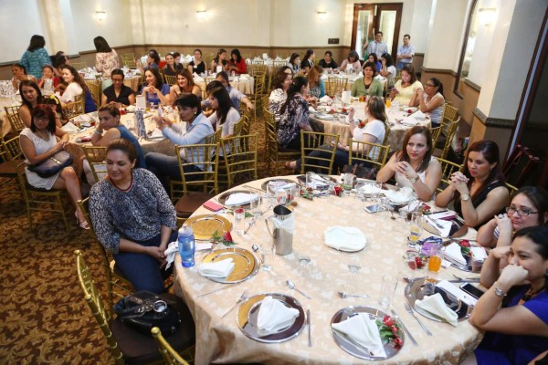 Almuerzo para festejar a las madres