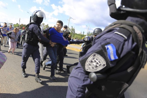 Unah cumple tres días tomada por detención de tres estudiantes