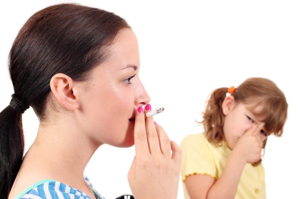 El humo de segunda mano podría hacer daño a los ojos de los niños