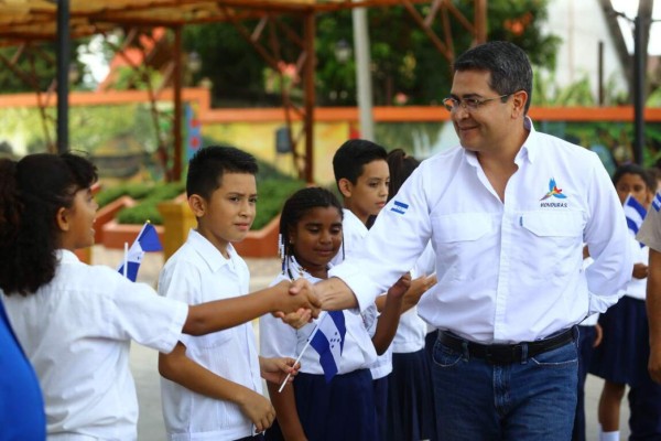 Juan Orlando inaugura obras en el norte de Honduras