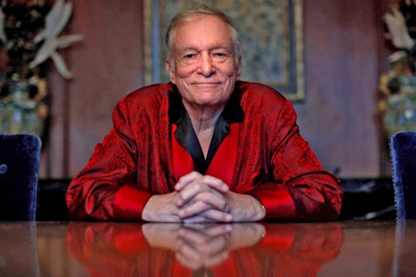 Demandan a Hugh Hefner como cómplice de Cosby