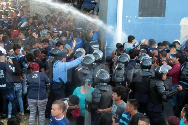 RELATO: Esto provocó la tragedia en el estadio Nacional previo a la Gran Final