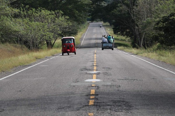 Abren licitación para reconstruir carretera en Santa Bárbara