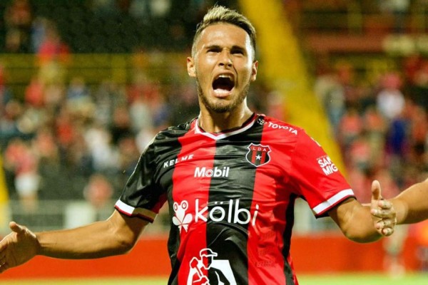 Golazo de Alex López dio la victoria al Alajuelense ante Carmelita en Costa Rica