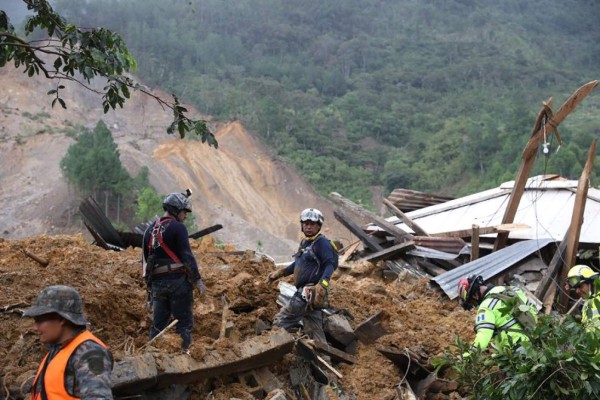 Guatemala cancela búsqueda de personas soterradas por deslave causado por Eta