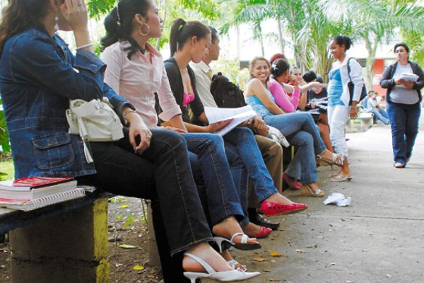 Mujeres 'se toman” la Unah-vs