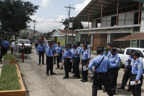 Policía Comunitaria realiza socialización en la Reparto