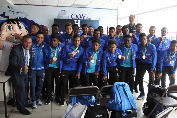 La Sub-21 de Honduras fue recibida con honores