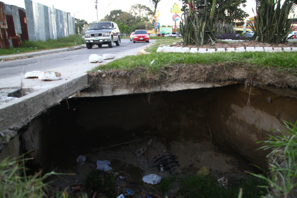 Sorprende hundimiento en bulevar de San Pedro Sula