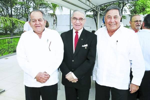 Banco del País honra a Elena Larios