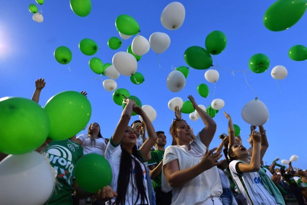 Impresionante homenaje al Chapecoense en Medellín
