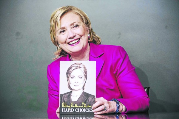 Molesta a Mel Zelaya que Hilary Clinton lo llame 'caricatura” en su libro
