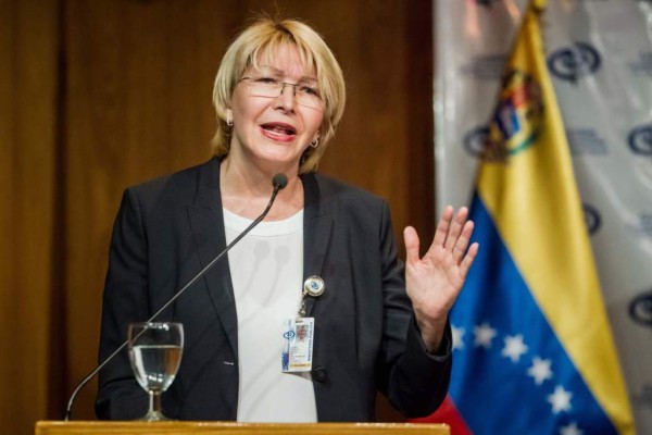 Fiscal venezolana recrudece ofensiva contra Maduro
