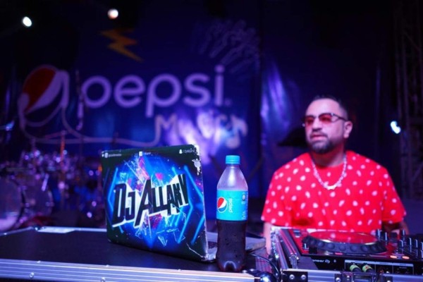 Espectacular Festival Folklórico Internacional con Enanitos Verdes