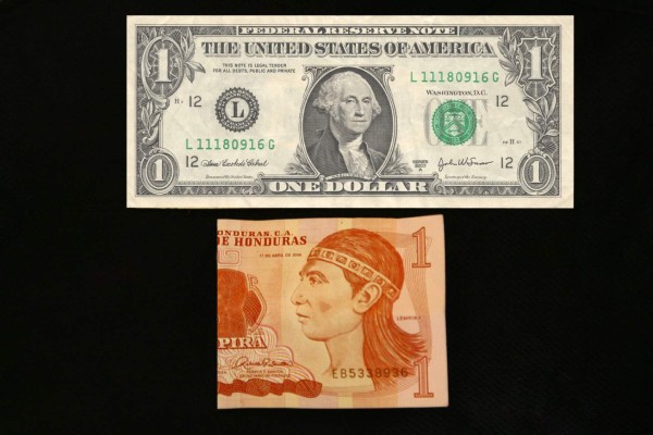 Devaluación sigue en Honduras con un dólar que ya supera los L24