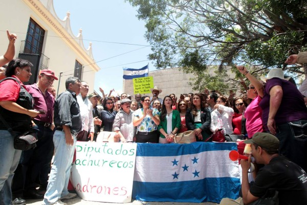 Renuncia diputado suplente del Partido Libre