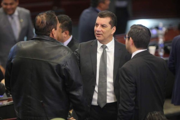 Mario Segura es el nuevo jefe de bancada del Partido Liberal