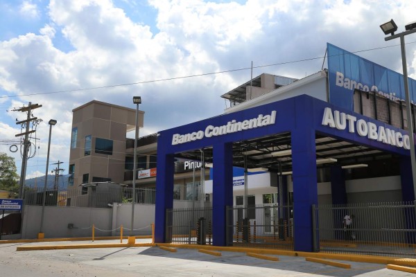 Fracasa subasta de la cartera de préstamos del banco de los Rosenthal