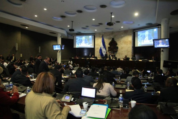 Presentan proyecto de ley sobre 'vientre de alquiler' en Honduras