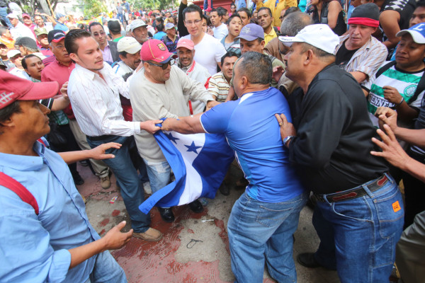 Protesta en el Congreso Nacional termina en violenta riña