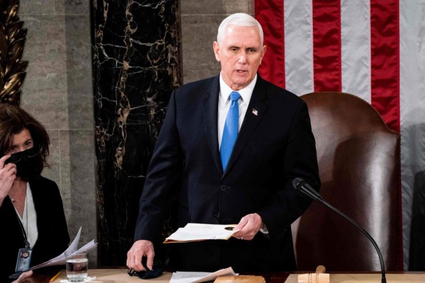 Pence fue evacuado tras el violento ingreso de seguidores de Trump al Capitolio