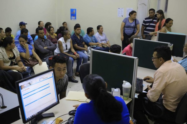 Profesionales de media tienen la mayor tasa de desempleo