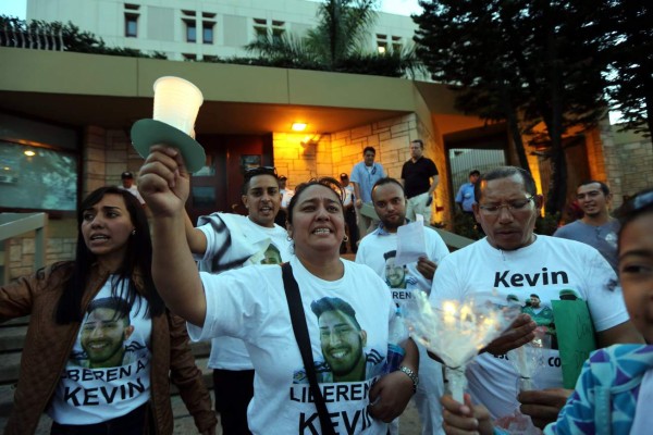 Familiares de universitario buscan apoyo internacional