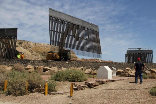Juez bloquea fondos de Trump para el muro fronterizo