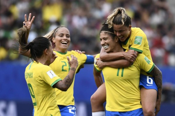 Video: Brasil golea a Jamaica en su debut en el Mundial femenino