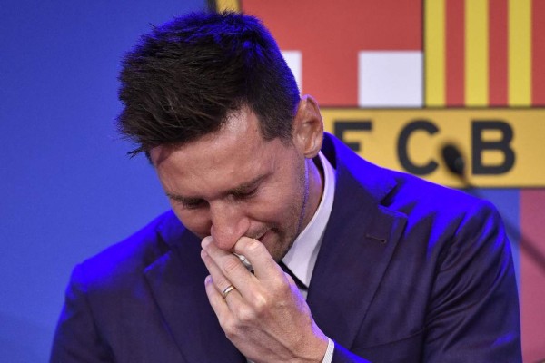 Messi entre lágrimas revela las razones de su adiós del Barcelona: 'Hice todo lo posible por quedarme'