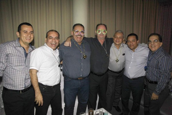 Familia de Elcatex comparte agradable cena