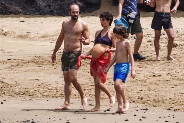 **STRICTLY NO WEB BEFORE 6AM GMT ON JULY 9, 2014** Spanish actress Penelope Cruz and Spanish actor Luis Tosar seen filming 'Ma-Ma' on July 1, 2014. It's the latest movie from director Julio Medem, in the Spanish island of Tenerife. The actress showed off a fake baby bump during her performance, just a fews days after rumors of real pregnancy.<P>Pictured: Penelope Cruz and Luis Tosar<P><B>Ref: SPL798052 080714 </B><BR/>Picture by: Splash News<BR/></P><P><B>Splash News and Pictures</B><BR/>Los Angeles: 310-821-2666<BR/>New York: 212-619-2666<BR/>London: 870-934-2666<BR/>photodesk@splashnews.com<BR/></P>