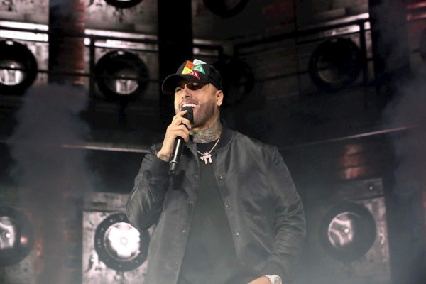 Nicky Jam lanza su nuevo disco, 'Íntimo', junto a J Balvin, Ozuna y Anuel AA