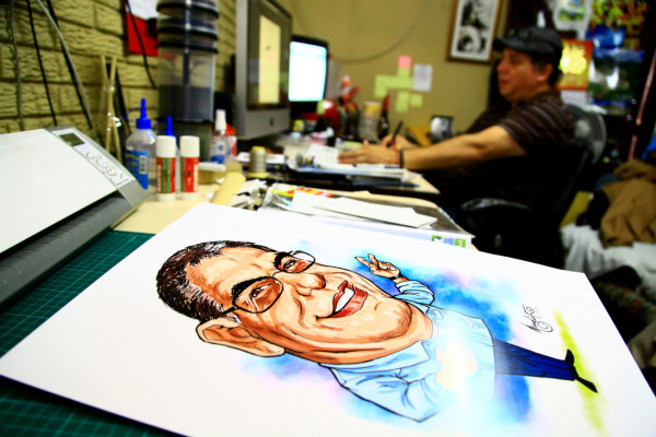 El hondureño de los mil oficios causa horror con su arte