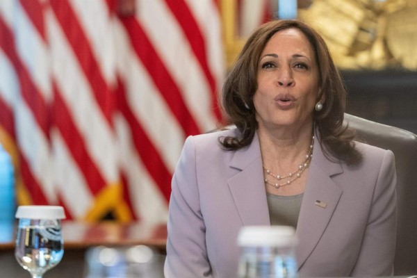 Kamala Harris a los 'soñadores': 'Merecen un camino a la ciudadanía'