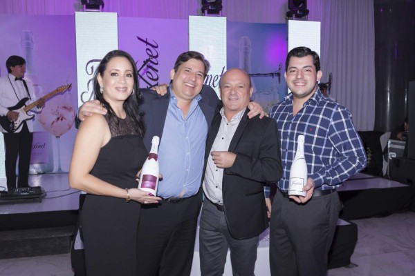 Noche de brindis por la vida y el sabor