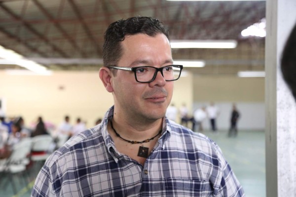 De policías a cantantes de música tropical