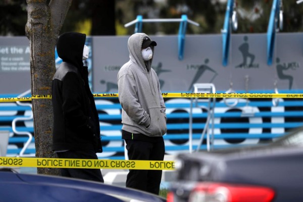 Acusan de terrorismo a dos hombres en EEUU por toser y decir tener coronavirus