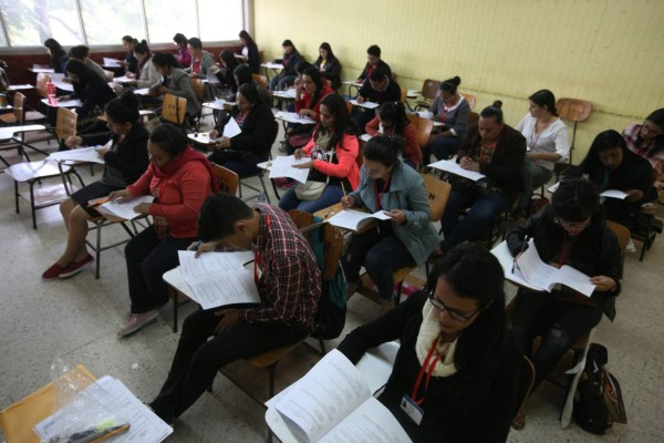 Facultan a comisiones a realizar despidos en Salud y Educación