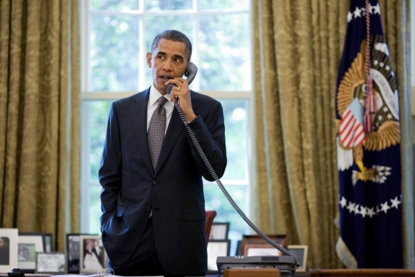 Obama pide a Putin cesar bombardeos en Siria