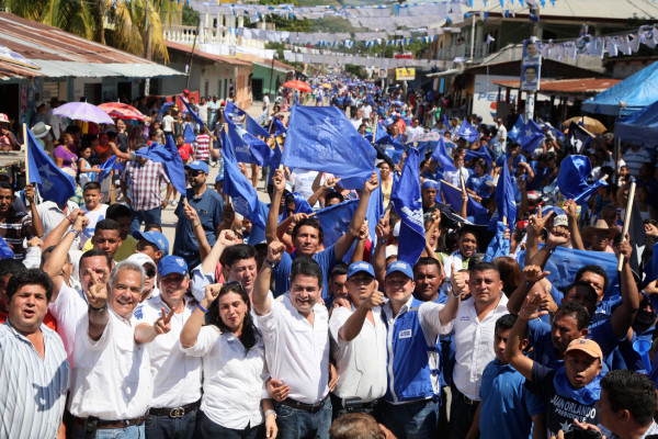 Juan Orlando Hernández celebra que se cumplan 200 días de clases