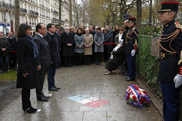 Francia homenajea a víctimas de atentados a Charlie Hebdo