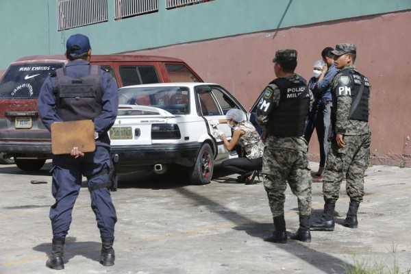 En el baúl de su vehículo encuentran muerto a taxista en La Ceiba