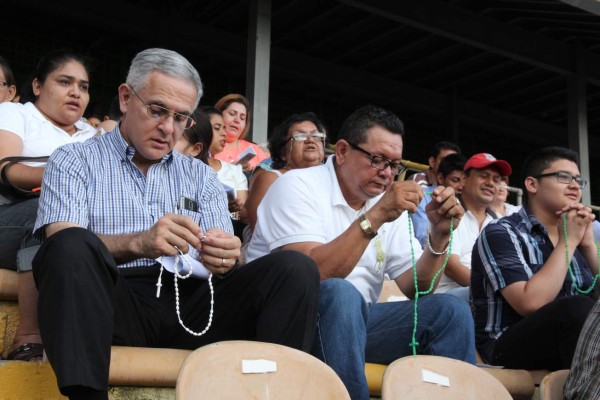 Un rosario, cantos y oraciones por la paz de San Pedro Sula