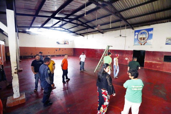 Los últimos 791 reos serán trasladados esta mañana del Centro Penal Sampedrano